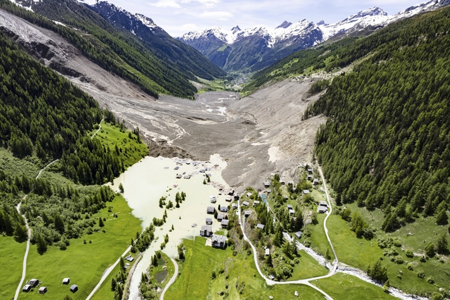 Glacier Collapse Destroys Swiss Village Blatten – Travel Alert