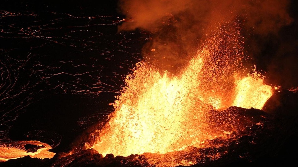 Kilauea Eruption Prompts Health Alerts and Park Closures in Hawaii